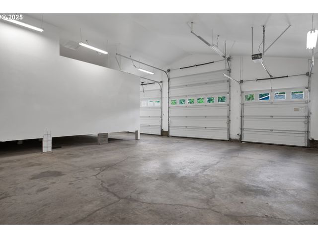 2155 9TH St, Florence, OR 97439