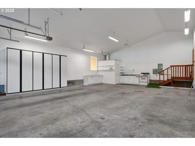 2155 9TH St, Florence, OR 97439