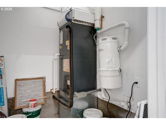 2155 9TH St, Florence, OR 97439