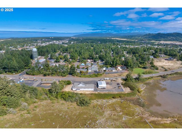 2155 9TH St, Florence, OR 97439