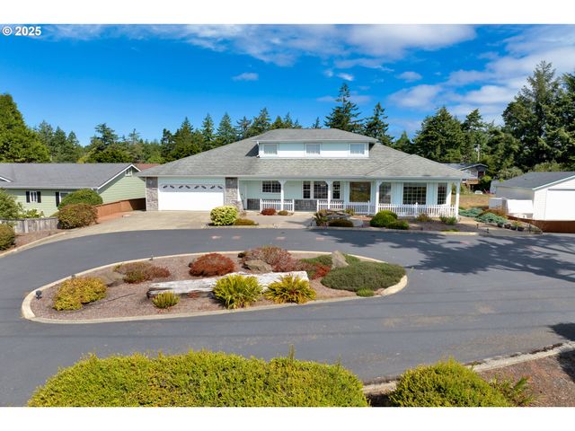 2155 9TH St, Florence, OR 97439