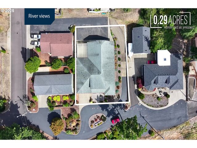 2155 9TH St, Florence, OR 97439