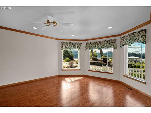 2155 9TH St, Florence, OR 97439