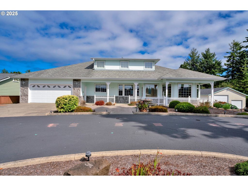 2155 9TH St, Florence, OR 97439