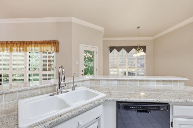 3910 Bandera Drive, De Cordova, TX 76049