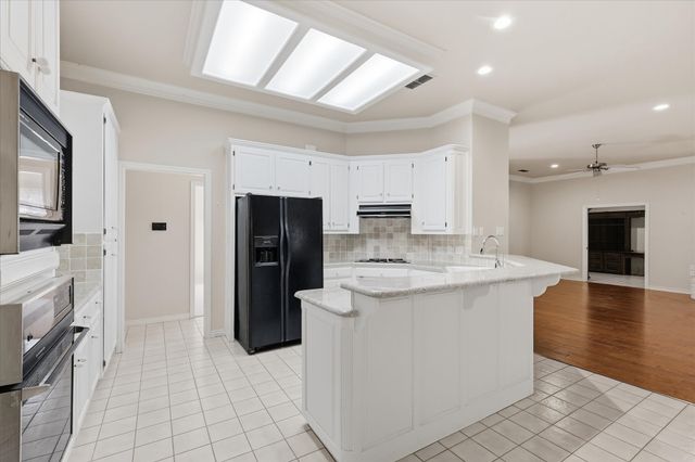 3910 Bandera Drive, De Cordova, TX 76049
