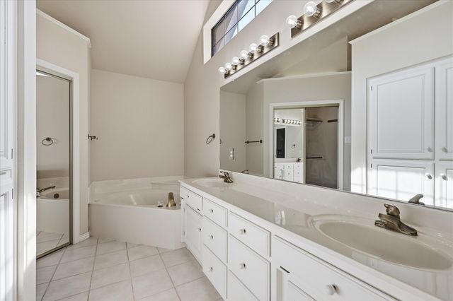 3910 Bandera Drive, De Cordova, TX 76049