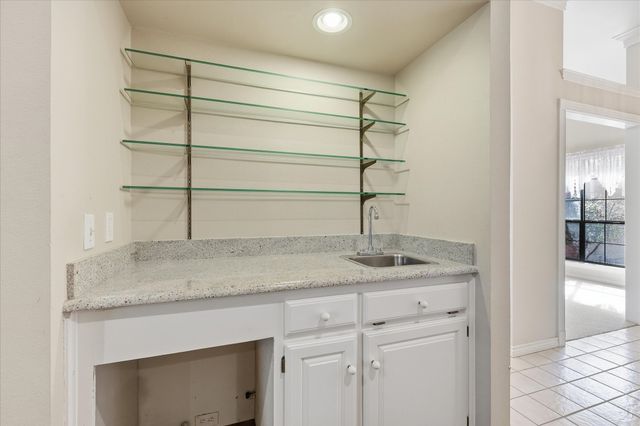 3910 Bandera Drive, De Cordova, TX 76049