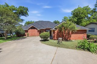 3910 Bandera Drive, De Cordova, TX 76049