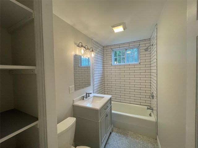 380, Dix Hills, NY 11746