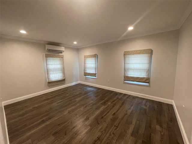 380, Dix Hills, NY 11746