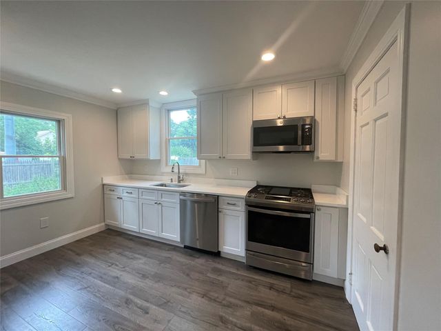 380, Dix Hills, NY 11746
