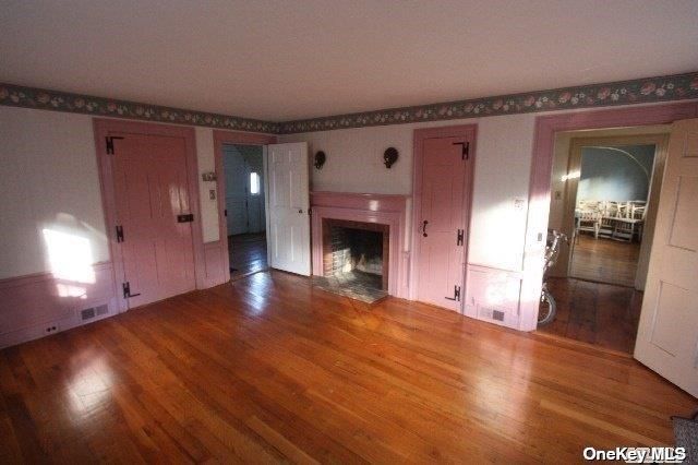 380, Dix Hills, NY 11746