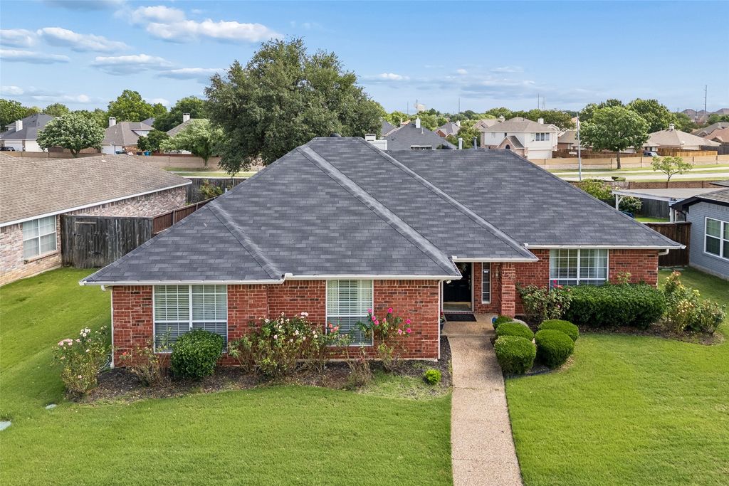 1549 Waterford Drive, Lewisville, TX 75077