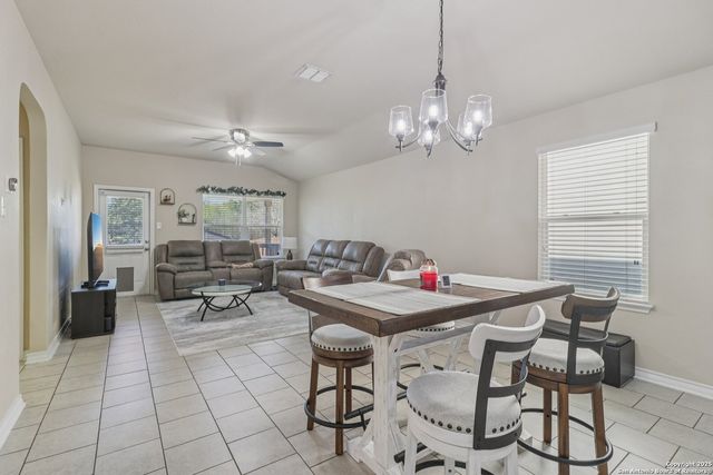 1413 Slate Cyn, San Antonio, TX 78245