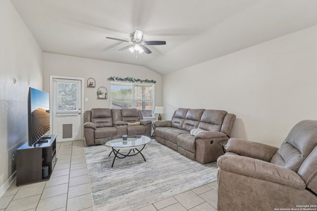 1413 Slate Cyn, San Antonio, TX 78245