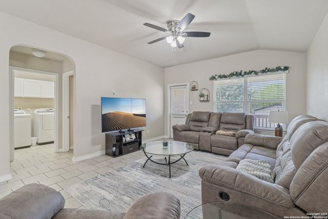 1413 Slate Cyn, San Antonio, TX 78245