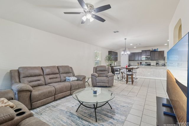 1413 Slate Cyn, San Antonio, TX 78245