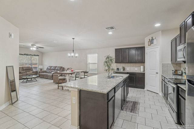 1413 Slate Cyn, San Antonio, TX 78245