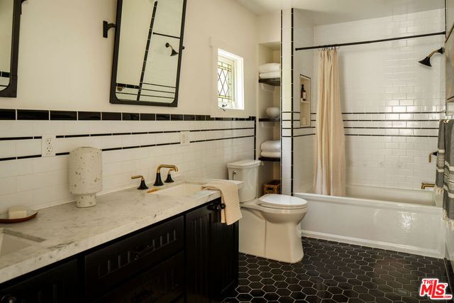 1012 S Longwood Avenue, Los Angeles, CA 90019