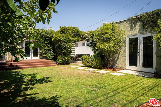 1012 S Longwood Avenue, Los Angeles, CA 90019