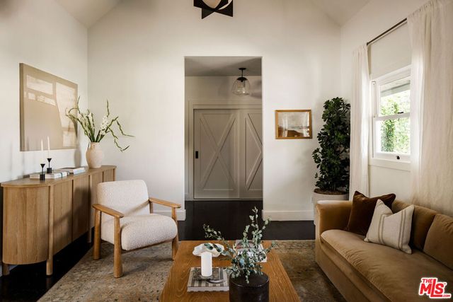 1012 S Longwood Avenue, Los Angeles, CA 90019