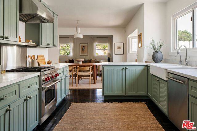 1012 S Longwood Avenue, Los Angeles, CA 90019