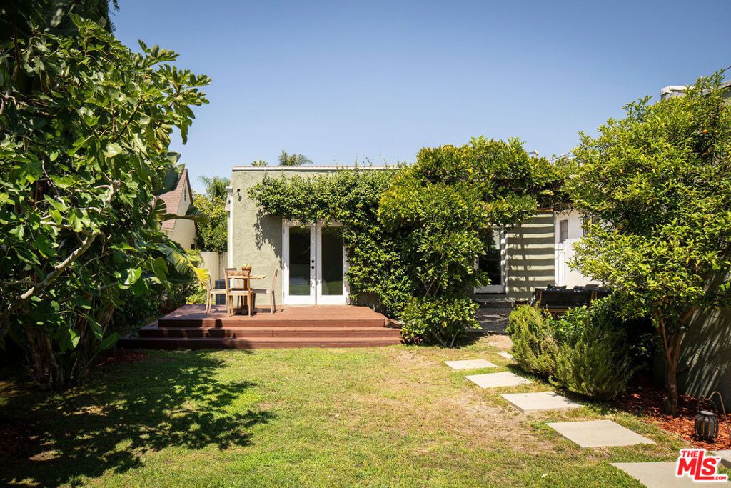 Image 24 of property listing at 1012 S Longwood Avenue, Los Angeles, CA 90019