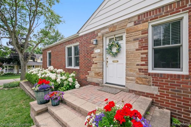 551 N Evergreen Street, Plymouth, MI 48170