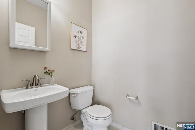 22 Devonshire Drive 128, Clifton, NJ 07013