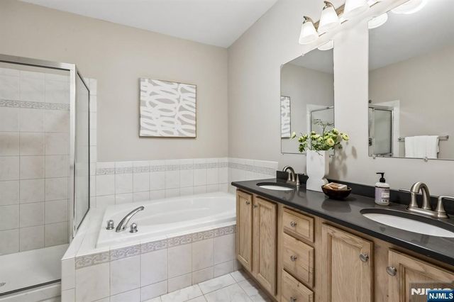 22 Devonshire Drive 128, Clifton, NJ 07013