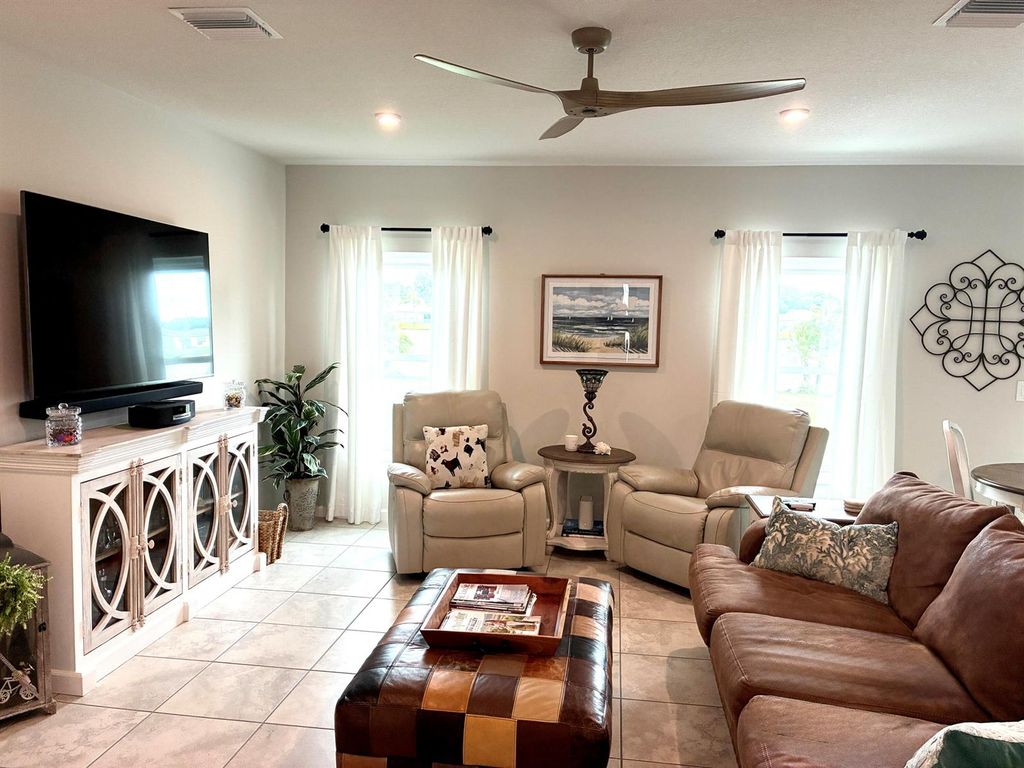 Image 13 of property listing at 437 Acai Lane, Fort Pierce, FL 34981