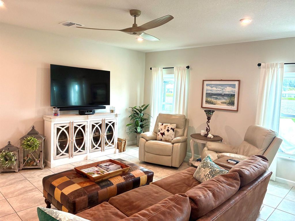 Image 14 of property listing at 437 Acai Lane, Fort Pierce, FL 34981