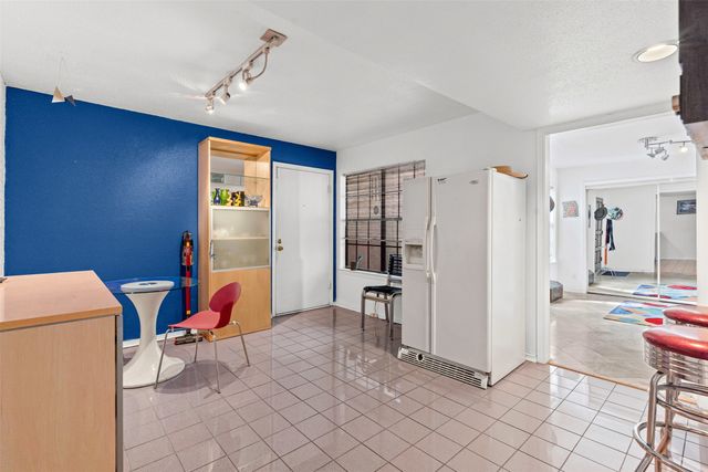 715 Oakwood Trail, Fort Worth, TX 76112