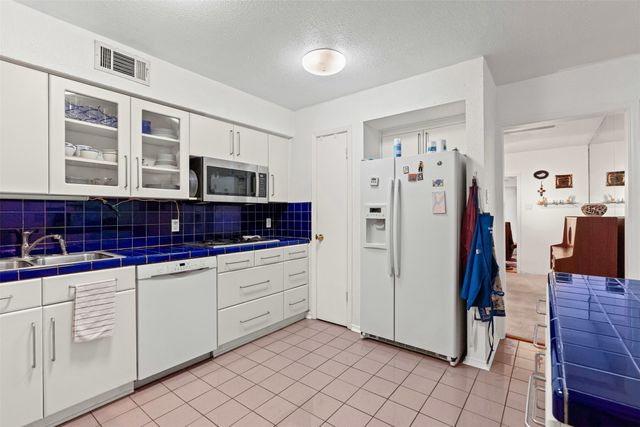 715 Oakwood Trail, Fort Worth, TX 76112