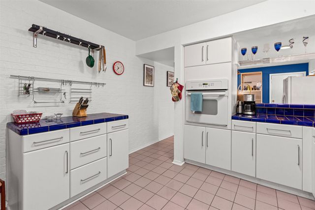 715 Oakwood Trail, Fort Worth, TX 76112