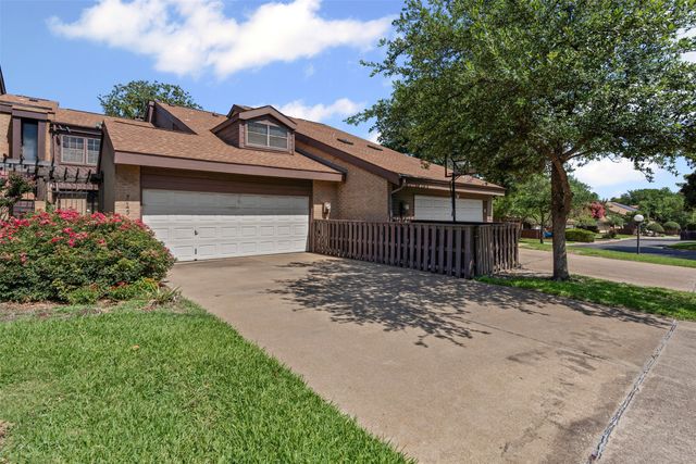 715 Oakwood Trail, Fort Worth, TX 76112