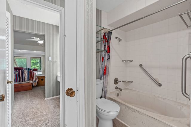 715 Oakwood Trail, Fort Worth, TX 76112