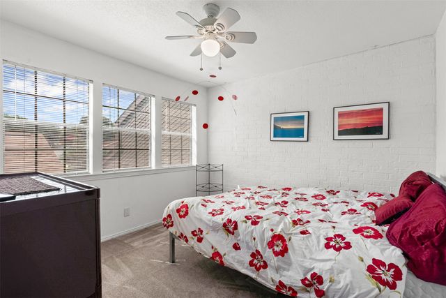 715 Oakwood Trail, Fort Worth, TX 76112