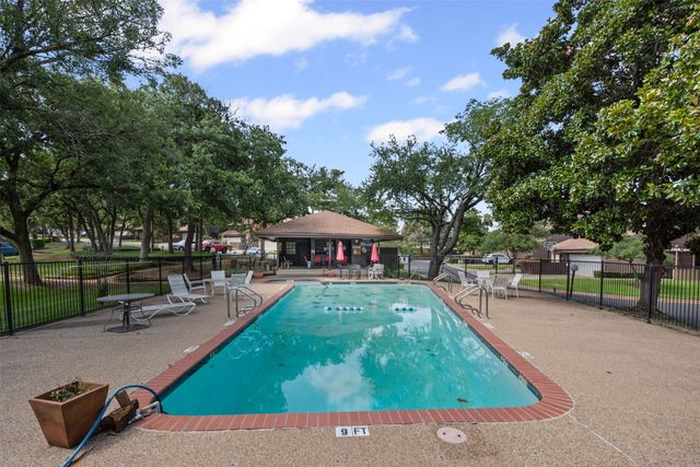 715 Oakwood Trail, Fort Worth, TX 76112