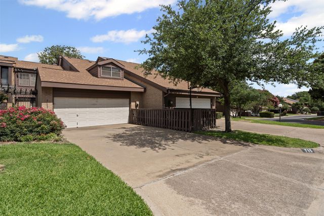 715 Oakwood Trail, Fort Worth, TX 76112