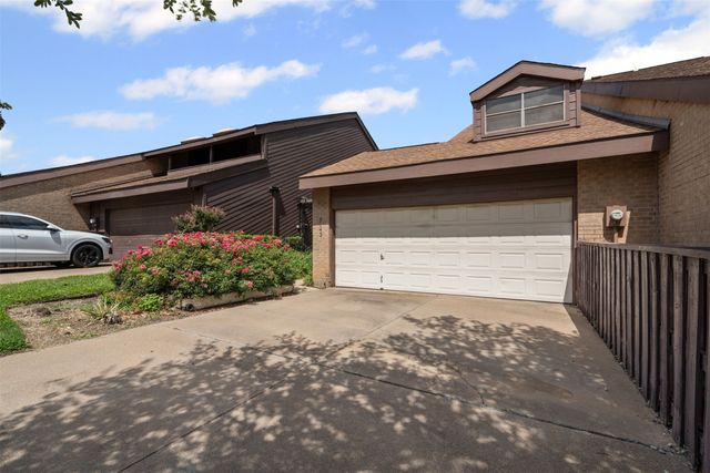 715 Oakwood Trail, Fort Worth, TX 76112