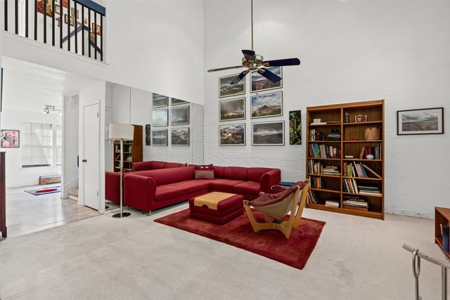 715 Oakwood Trail, Fort Worth, TX 76112
