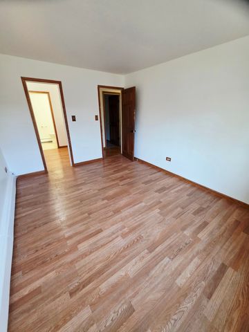 1045 Higgins Quarters Drive 4-101, Hoffman Estates, IL 60169