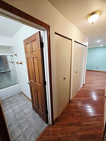 1045 Higgins Quarters Drive 4-101, Hoffman Estates, IL 60169