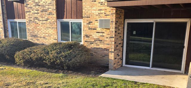 1045 Higgins Quarters Drive 4-101, Hoffman Estates, IL 60169