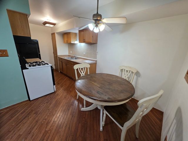 1045 Higgins Quarters Drive 4-101, Hoffman Estates, IL 60169