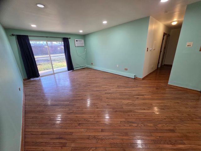 1045 Higgins Quarters Drive 4-101, Hoffman Estates, IL 60169