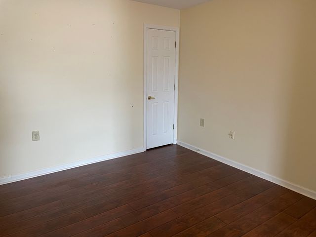 1301 Crofton Park Ct, Columbia, TN 38401