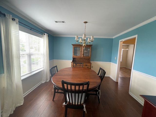 1301 Crofton Park Ct, Columbia, TN 38401
